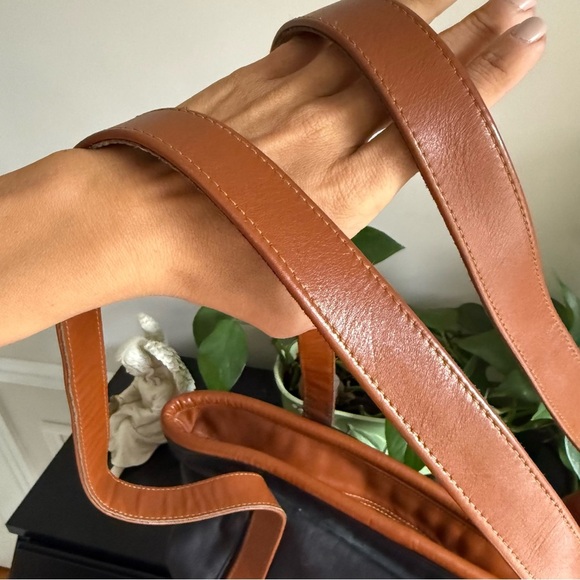 VILLAGE TANNERY Designs by Sevestet New York All Leather Messenger Tote XL - Picture 12 of 12